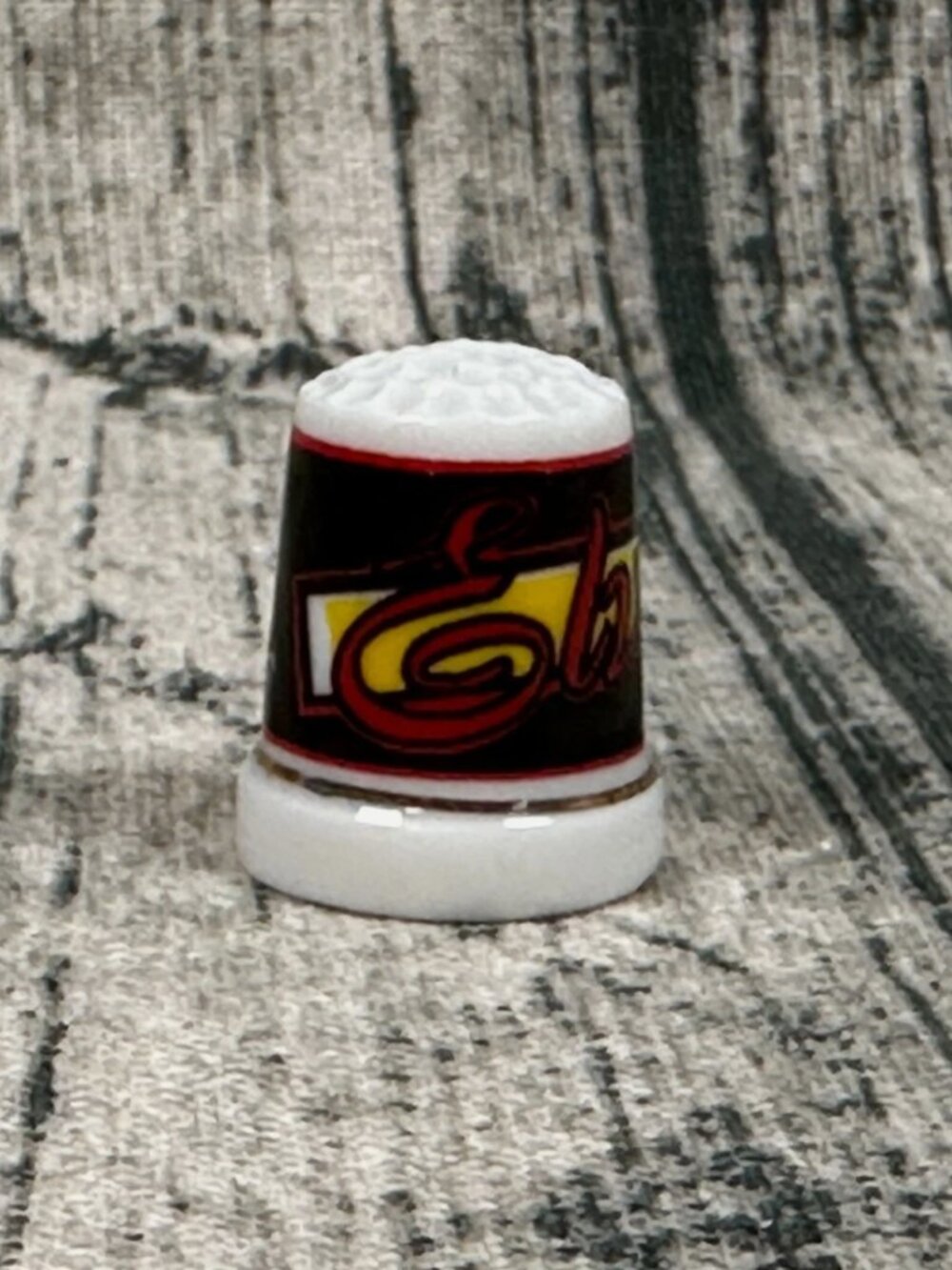 Elvis Presley Red Signature Black Background Thimble
